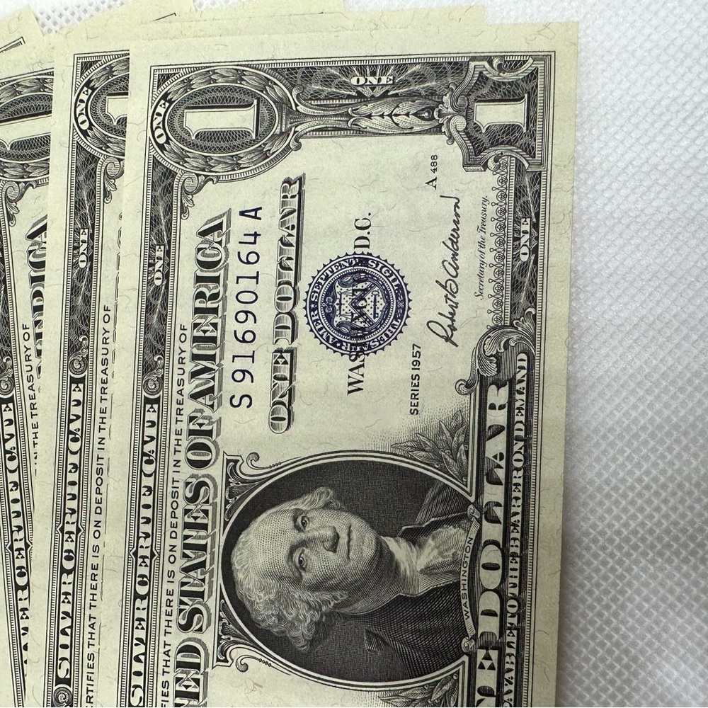 Sequential uncirculated $1 crisp silver certificates set of 7 - Picture 3 of 3